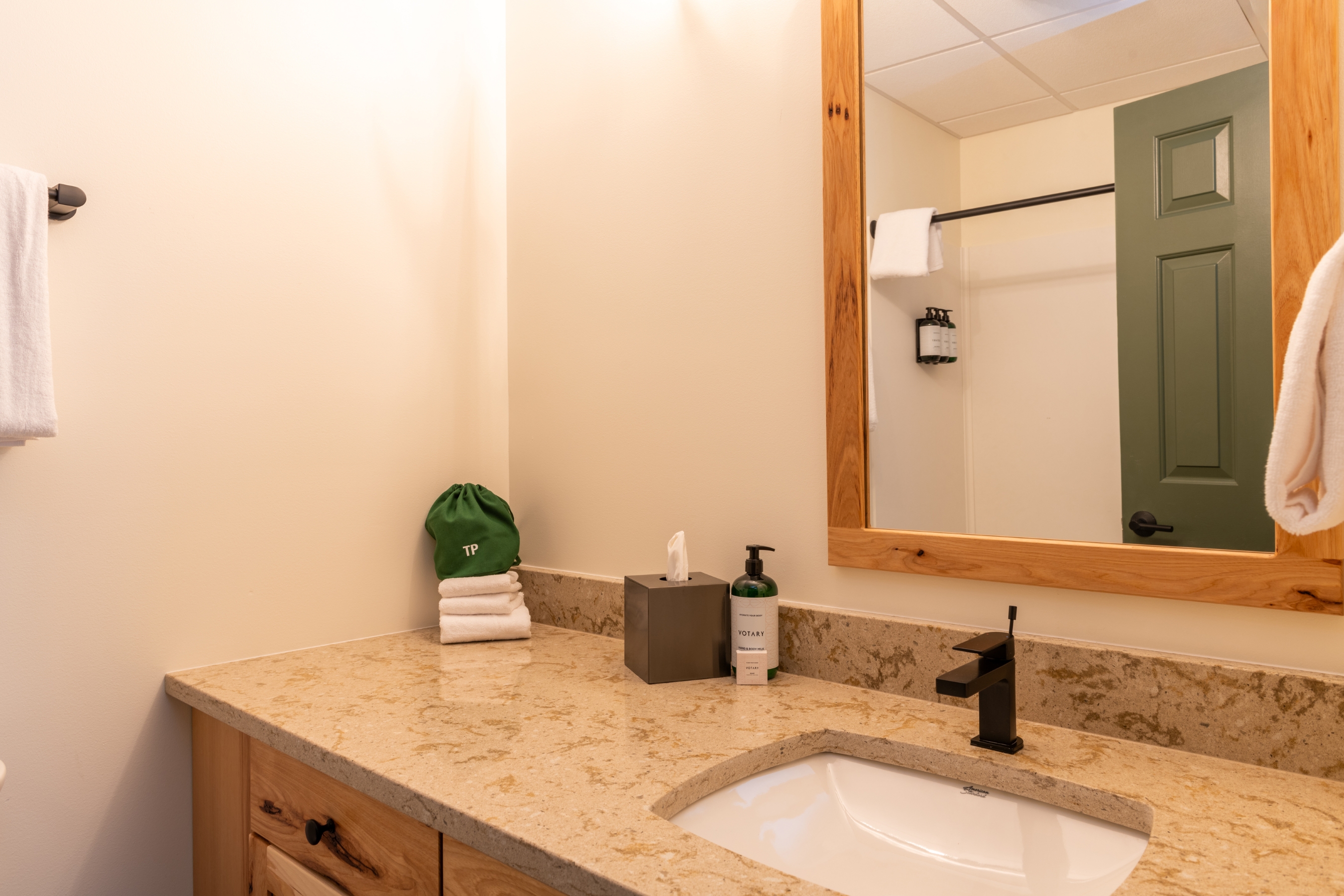 Main Lodge Guest Bathroom